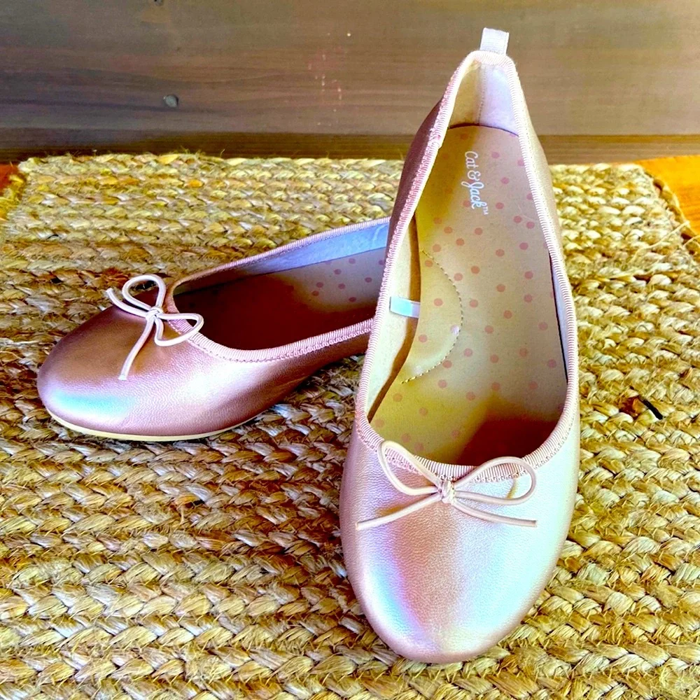 Girls Metallic Pink Ballet Flats - Like New - size 2